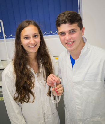 Male and female pupils in chemistry class