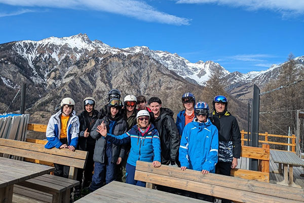 Students on skiing trip