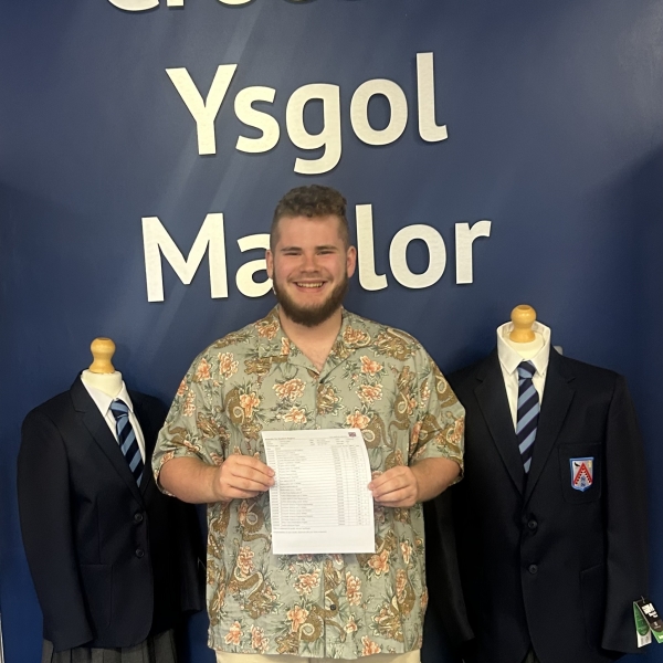 The Maelor School Students Celebrate Another Year of Exceptional A-Level Results